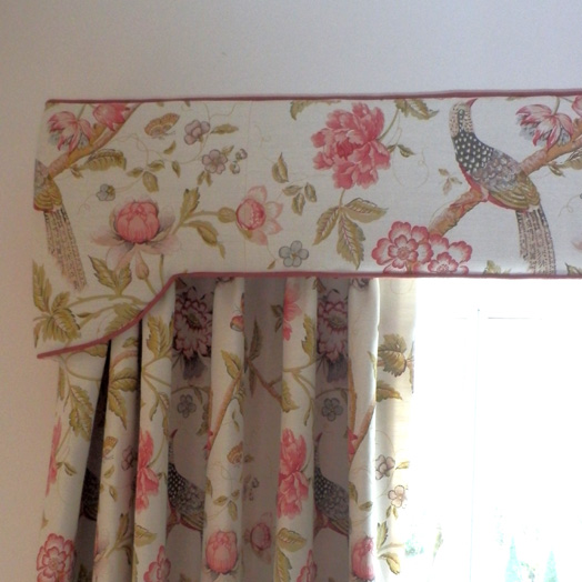 Shaped pelmet with constrast piping on top and bottom edge